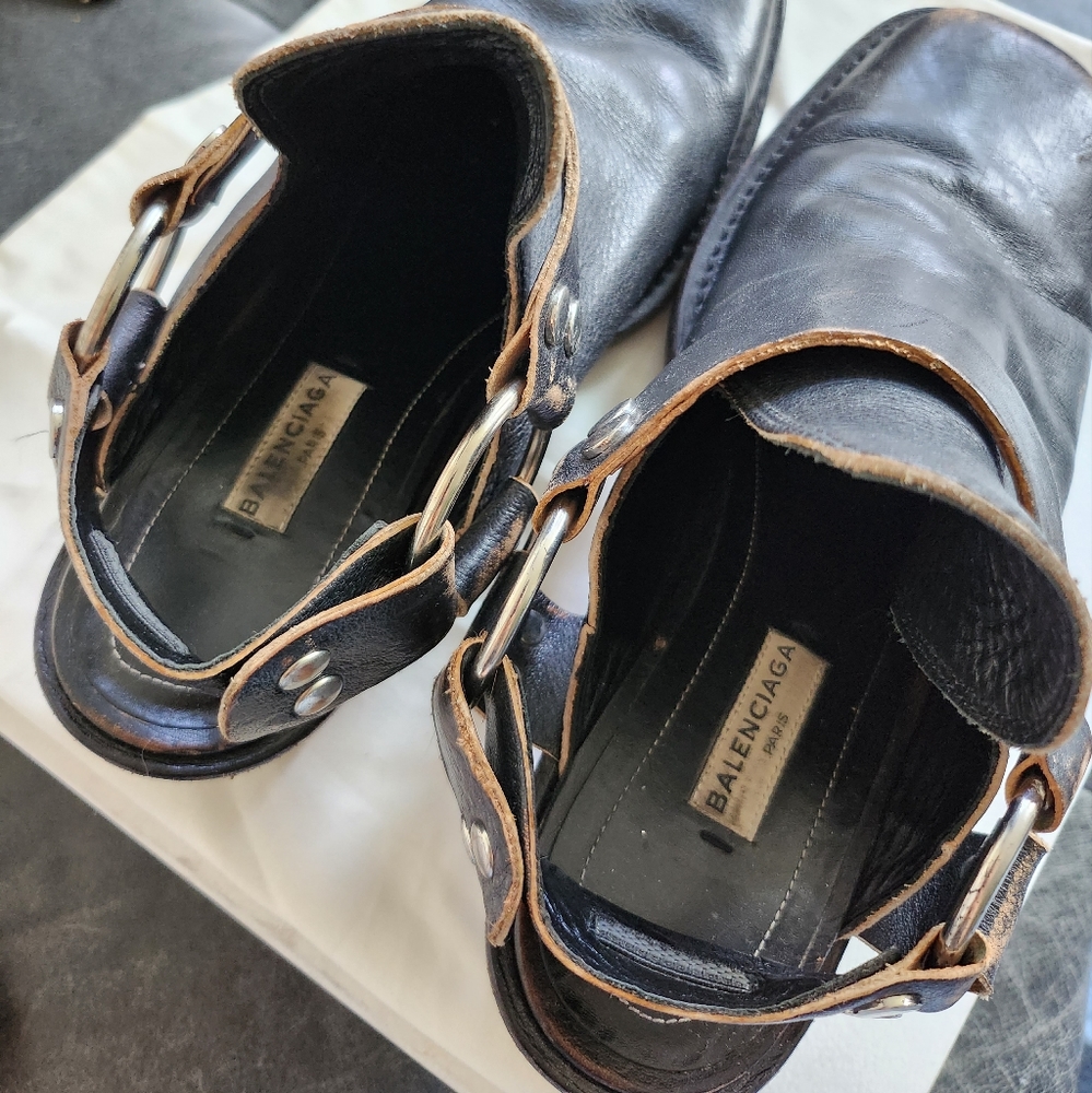 Balenciaga Distressed leather Ankle boot/mules - Picture 2 of 7